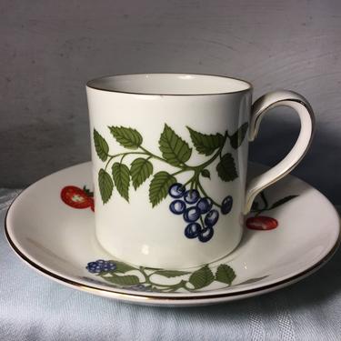Vintage Tea Cup Set Berry Crown Staffordshire (Fine Bone China England) 