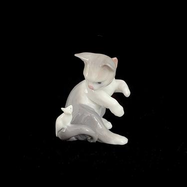 Vintage Spanish Lladro Porcelain Figurine of Cat Playing with Mouse Spain 