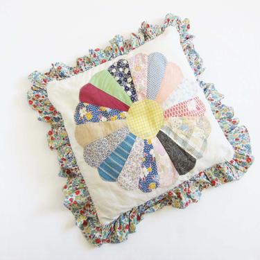 Vintage Dresden Plate Quilt Pillow  14x14 - Vintage 60s Feed Sack Accent Throw Pillow - Prairie Shabby Chic Farmhouse Decor -  Patchwork 