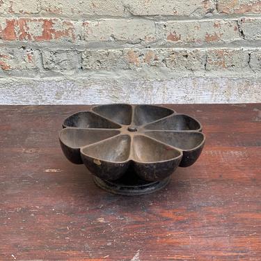 Vintage Eclipse Rotating Cast Iron Cobblers Nail Caddy 