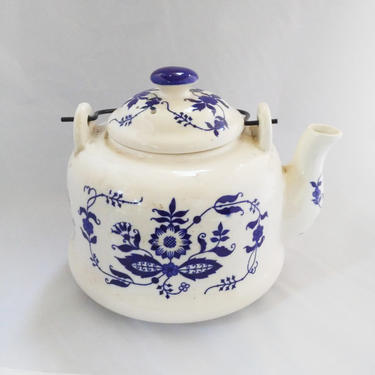 VINTAGE Delft Blue Porcelain Teapot// Retro Ceramic Blue and White Teapot// Blue Onion Design with Wire Handle Teapot 
