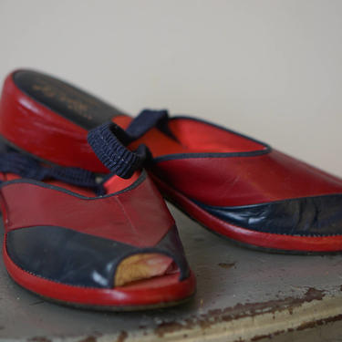 1940s Red and Navy Leather Slingback size 9/9.5 