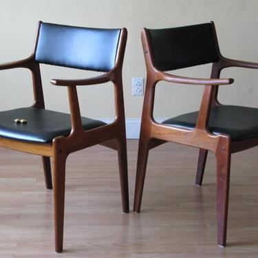 Set of Two Danish Teak Dining armchairs, Scandinavian Woodworks Teak Dining Chairs with arms 