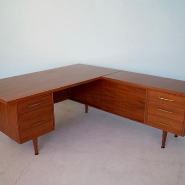 Monumental Mid-Century Modern Executive L-Shaped Desk in Walnut - Professionally Refinished! 