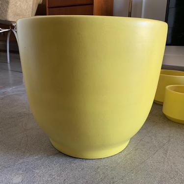 T-14 Yellow planter by Gainey Ceramics