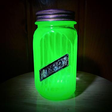 Vintage Anchor Hocking Uranium Glass Ribbed Tea Canister with Label and Lid 