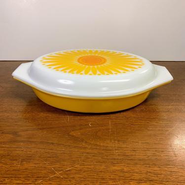 Vintage Pyrex Daisy Sunflower Oval Divided Dish with Lid 063 