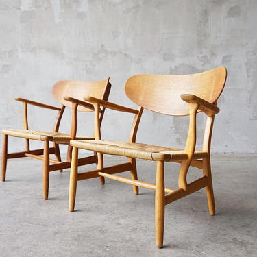 Pair of Hans Wegner 'CH22' Lounge Chairs 