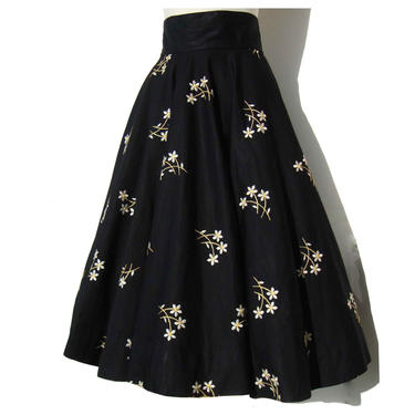 Vintage 50s Circle Skirt Black Cotton &amp; Embroidered Flowers XS 