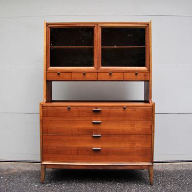 Mid Century Modern China Cabinet Server or Bar by Arthur Umanoff for Cavalier Dimension Group 