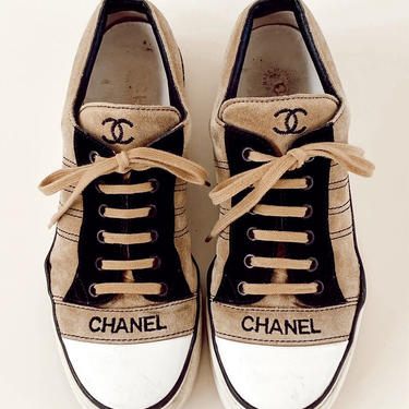 Vintage 90's CHANEL CC Logo Lace Up Beige Suede Leather Sneakers Trainers Tennis Shoes eu 40 / us 8.5 - 9 