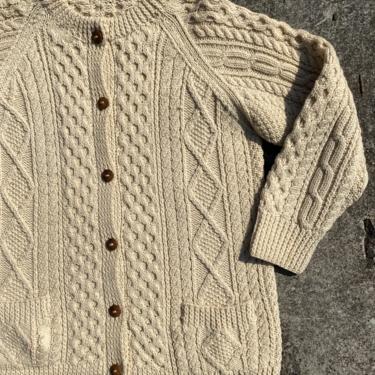 Vintage wool sweater~ hand knit~ chunky wooly cardigan~ pockets~wooden buttons~ preppy timeless ~size Medium 
