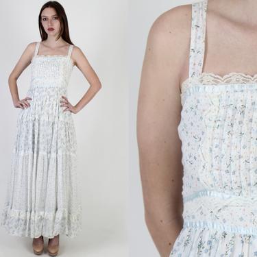 Gunne Sax White Calico Floral Dress, Tiny Blue Flower Print, Pleated Lace Country Wedding Dress, 1970s Tiered Prairie Maxi Dress 
