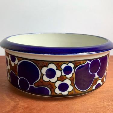 Large Arabia Finland Saara 9&amp;quot; bowl / 1970s Scandinavian serving dish or casserole / blue and metallic brown flower pattern dinnerware 