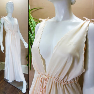 70s Pale Pink Christian Dior Full Length Vintage Nightgown, Size Medium Glamorous Deep V Neck Bridal Lingerie for Wedding Night Gown 