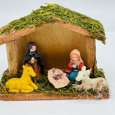 Vintage Nativity Scene Crèche Wood Resin Figurines  Small  4.5&amp;quot; X 3.5&amp;quot; X 2&amp;quot; 