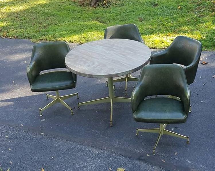 SOLD. Fashionable Avocado Green 1960s 5 Piece Dinette Ensemble with Leaf made by Brody,