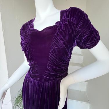1940s Purple Velvet Gown Beautiful Ruching 32 Bust Vintage 