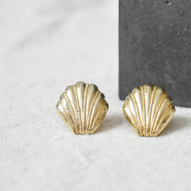 vintage gold seashell stud earrings 