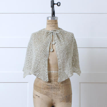 vintage 1950s 60s hand crochet capelet • light gold wool yarn cape poncho with subtle lurex sparkle 