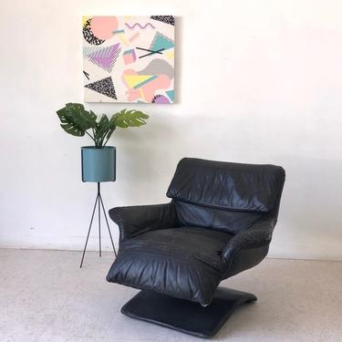 Vintage Black Mod Leather Chair