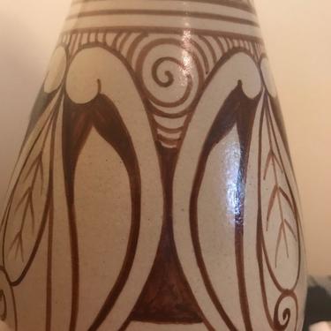 Pretty vintage hand made painted vase - Arabic? 