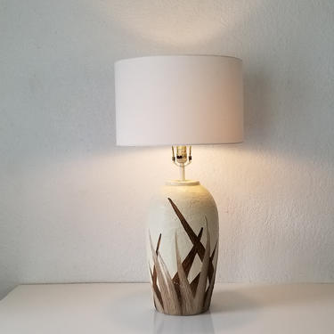 Vintage Art Handmade and Painted Decorative Table Lamp . 