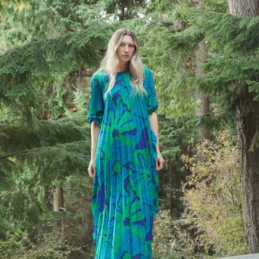 60s Hawaiian Dress Psychedelic Watercolor Floral Pleated Mumu | Surf and the City - Orcas, WA | ATTIC 60s Hawaiian Dress Psychedelic Watercolor Floral Pleated Mumu | Surf and the City - Orcas, WA | ATTIC