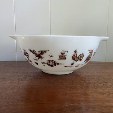 Vintage Pyrex Nesting Cinderella Bowl 443 2.5 QT, White and Brown American Heritage Eagle Pattern, Retro Kitchen 