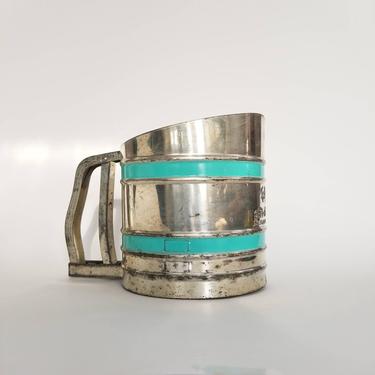 Vintage Flour Sifter / 1950s Metal Sifter with Blue Enamel Bands / Retro Kitchen Decor / Shabby Chic Farmhouse Decor / Vintage Baker's Gift 