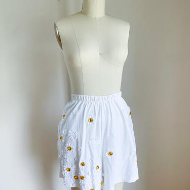 Vintage 1980s Bedazzled Daisy Shorts / S/M 