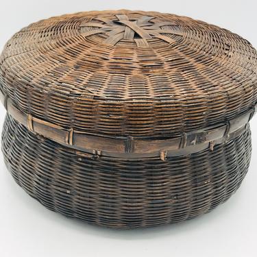 Vintage Large  Asian Japanese Wicker Bamboo Rattan Woven Round Lidded  Basket Sewing- 12&amp;quot; X 5&amp;quot; 