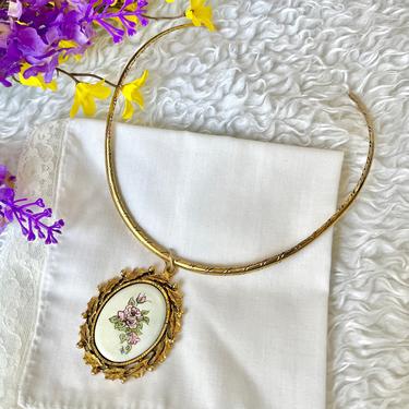 Victorian Style Vintage Choker, Floral Ceramic Pendant, Statement Necklace,  Neck Wire, Gold Tone, 70s 80s 
