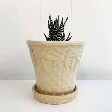 Vintage Nelson McCoy Pottery White Cream Planter Minimal Pattern Brush Attached Saucer Mid-Century Pot Made in the USA 1940s 40s Beige MCM 