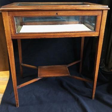 Circa 1900 Mahogany Hepplewhite Vitrine Table Display Table With BottomShelf