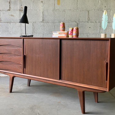 Mid Century Modern styled SIDEBOARD credenza media stand 