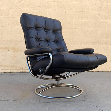  Ekornes "Stressless" Modern Lounge Chair, New Leather Seat