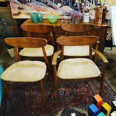 Set of 4 Mid Century Modern dining chairs. $225