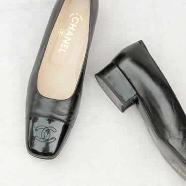 Vintage 80s Chanel CC Logo Black Leather with Patent Toe Cap Low Block Heel Pumps | Size 39.5 | Made in Italy | 1980s Chanel Designer Heels 