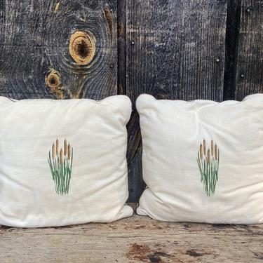 Vintage Cattail Pillows -- Matching Pillow Set -- Vintage Matching Pillows -- Cattail Pillows -- Floral Pillows -- Vintage Plant Pillows 