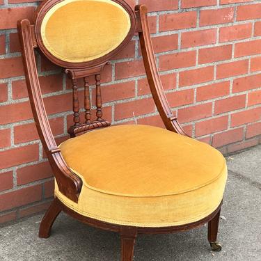 Free Shipping within US - Vintage Antique Eastlake Victoran 1830s Reupholstered Sofa Chair With Casters 