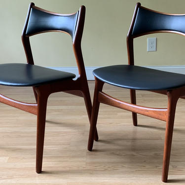 Set of 12 Danish Teak dining chairs MODEL 310 and 310 B by Erik Buch (Erik Buck) 