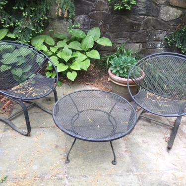 MAURIZIO TEMPESTINI SALTERINI. Set of two cantilever cast iron patio clam chairs and coffee table