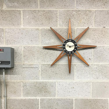 Vintage RARE Roxhall Star Wall Clock Retro 1960s Mid Century Modern Atomic Brown Wood + Gold Metal Starburst Shaped Numbered Clock 