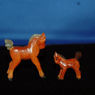 Primitive Miniature Antique Hand Carved Wooden Folk Art Horse Mare and Colt ~ Primitive Folk Art Tiny Mom 1 3/4&amp;quot; tall &amp; Baby 1&amp;quot; tall Horses 