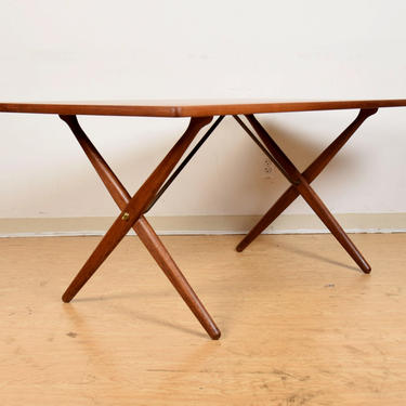 The “Saw Horse Table” by Hans Wegner AT303 | Andreas Tuck
