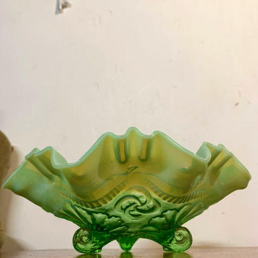 Antique Jefferson Glass Opalescent Green Ruffles and Rings Three Toe Bowl 
