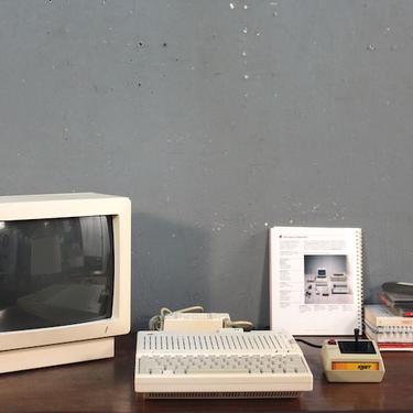 1980s Apple IIc Personal Computer – ONLINE ONLY