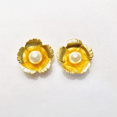 The Pink Reef tiny golden flower stud