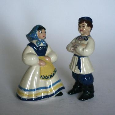 vintage ceramic arts studio figurines russian or polish peasants 